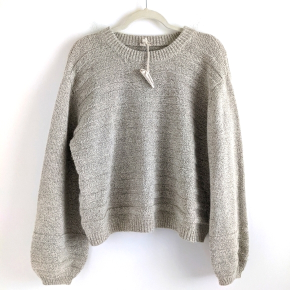 Hem & Thread Sweaters - NWT Hem and Thread Poet Sleeve Cropped Beige Sweater M